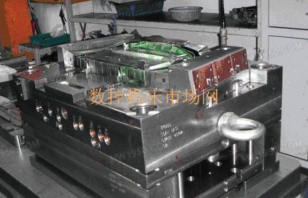 注射模具 注射(shè)模具