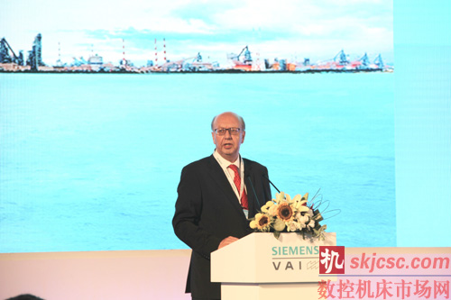 西門子奧鋼聯冶金技術(shù)有限公司董事長沃納.奧爾先生發表演講 西門子奧鋼聯冶金技術有限公司董事長沃納.奧爾先(xiān)生發表演講
