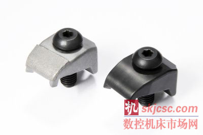 肯納金屬公司的Beyond Shield刀具采用三點式夾持設計方案,符合刀具夾持要求,夾持力應(yīng)用在刀片的前端 ,靠近切削(xuē)刃部位,可以明顯減少刀(dāo)具振動,避免(miǎn)刀具的破損和失效。 肯納金屬公司(sī)的Beyond Shield刀具采用三點式夾持設計方案,符合刀具夾(jiá)持要求,夾持力應(yīng)用在刀片的前端 ,靠近(jìn)切削刃部位,可以明顯減少刀具振動,避免刀具的破損和失效。