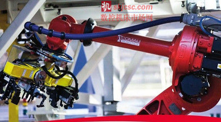 全球最大的(de)機器人企業之一意大利柯(kē)馬公司(sī)亮相深圳機械展 全(quán)球最大的機器人企業之一意大利柯馬公司亮相深圳機械展