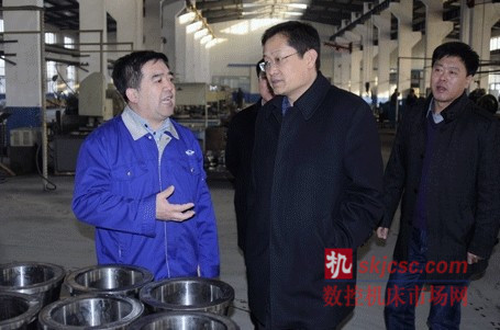 市長趙陽(yáng)視察金(jīn)峰軸承 市長趙陽視察金峰軸承