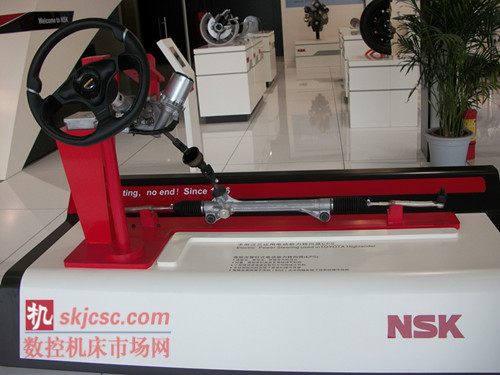 NSK展(zhǎn)示豐田漢蘭用電動助力轉向器(EPS) NSK展示豐田漢蘭用電動助力轉向器(EPS)