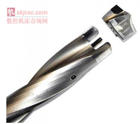 采用 PCD 釺焊刀片的定製模(mó)塊化鑽頭 采(cǎi)用(yòng) PCD 釺焊刀片的定製模塊化鑽頭