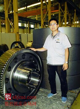 圖1.太(tài)原重工股份(fèn)有限公司齒輪傳動分(fèn)公司技術科副科長柴希先(xiān)生。 圖1.太原重工股份有限公司齒輪傳動分公司技術科副科長柴希先(xiān)生。