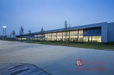 VL與VT係列機床由埃馬克金壇生產工(gōng)廠製造 VL與VT係列機床由埃馬克(kè)金壇(tán)生產工廠製造