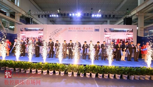 圖2: 正在進行金壇工廠開業剪彩儀式 圖2: 正在進行金壇工廠開業剪彩儀式