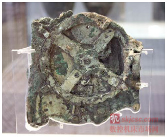 圖1:雅典國家考古(gǔ)博物館——安提凱希拉天體儀(yí) 圖1:雅典國家考古博物館——安提(tí)凱希拉天(tiān)體儀(yí)