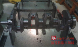 圖4 曲軸粗加工階段的斜油孔加工 圖4 曲軸粗加工階段(duàn)的斜油孔加工