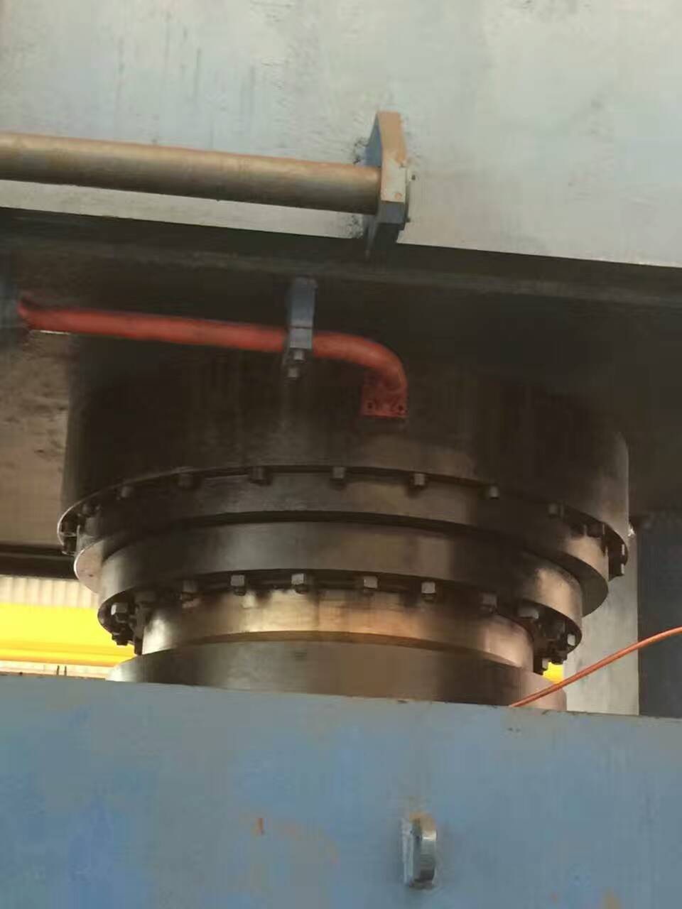 國產3150噸(dūn)液壓機