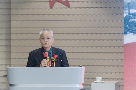 中(zhōng)國機床工具工業協會執行副理事長(zhǎng) 王黎(lí)明先(xiān)生 中國機(jī)床工具工業協(xié)會執行副理事長 王(wáng)黎明先生